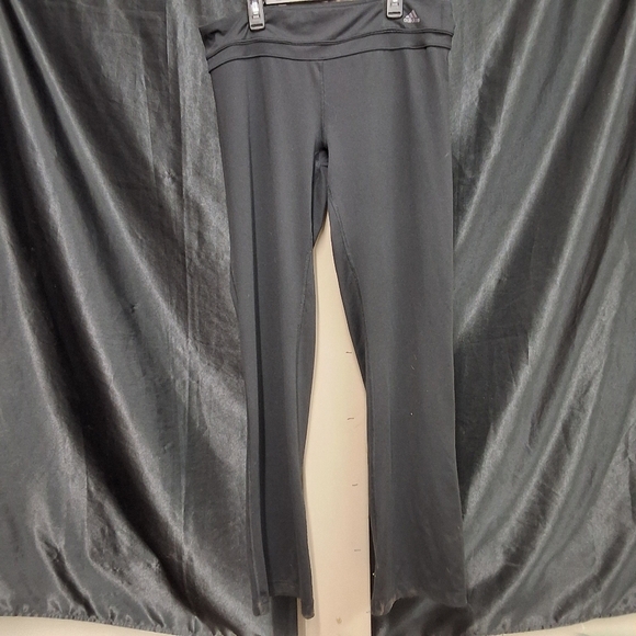Black Leggings with Elastic Waistband and Form-Fitting Design - Picture 5 of 11